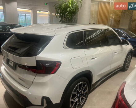 Белый БМВ iX1, объемом двигателя 0 л и пробегом 27 тыс. км за 25000 $, фото 8 на Automoto.ua