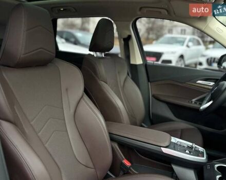 Белый БМВ iX1, объемом двигателя 0 л и пробегом 33 тыс. км за 28000 $, фото 25 на Automoto.ua