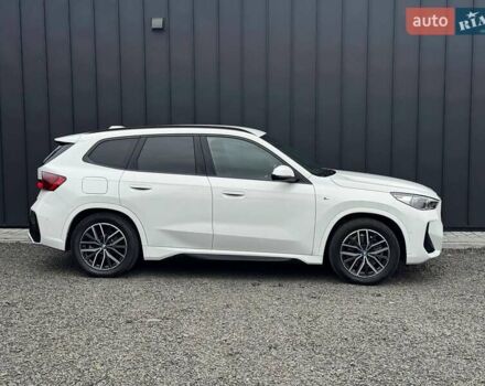 Белый БМВ iX1, объемом двигателя 0 л и пробегом 33 тыс. км за 42900 $, фото 5 на Automoto.ua