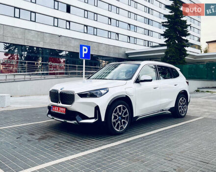 БМВ iX1 2023 в Киеве на Automoto.ua Белый БМВ iX1, объемом двигателя 0 л и пробегом 5 тыс. км за 31900 $, фото 4 на Automoto.ua