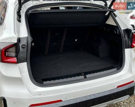 Белый БМВ iX1, объемом двигателя 0 л и пробегом 36 тыс. км за 28000 $, фото 11 на Automoto.ua