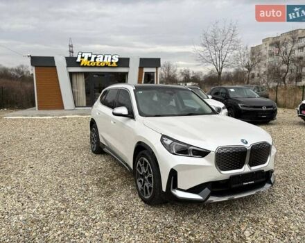 Белый БМВ iX1, объемом двигателя 0 л и пробегом 33 тыс. км за 28000 $, фото 1 на Automoto.ua