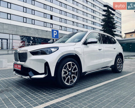 БМВ iX1 2023 в Киеве на Automoto.ua Белый БМВ iX1, объемом двигателя 0 л и пробегом 5 тыс. км за 31900 $, фото 5 на Automoto.ua