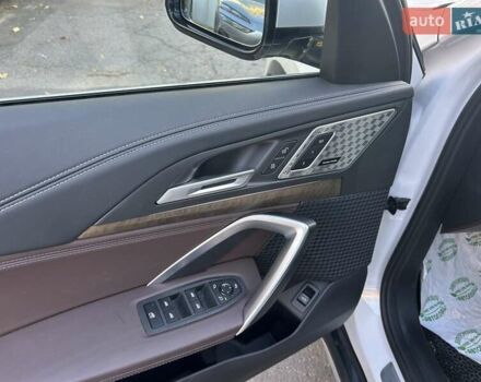 Білий БМВ iX1, об'ємом двигуна 0 л та пробігом 4 тис. км за 33000 $, фото 12 на Automoto.ua