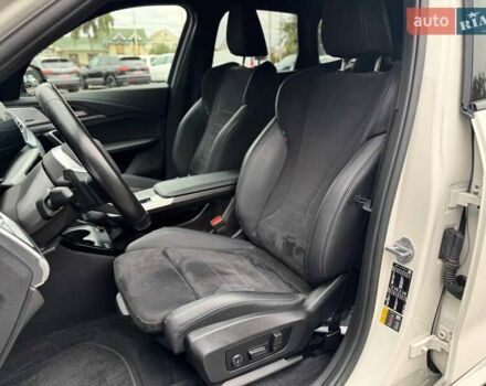 Белый БМВ iX1, объемом двигателя 0 л и пробегом 33 тыс. км за 42900 $, фото 15 на Automoto.ua