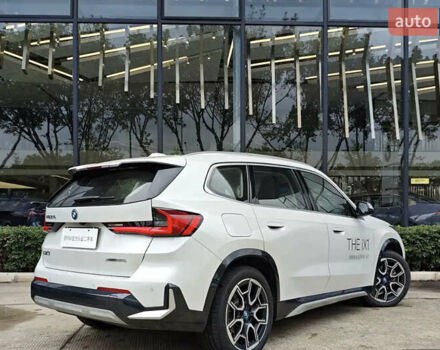 БМВ iX1 2023 в Львове на Automoto.ua Белый БМВ iX1, объемом двигателя 0 л и пробегом 27 тыс. км за 26000 $, фото 1 на Automoto.ua