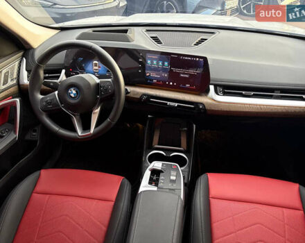 Білий БМВ iX1, об'ємом двигуна 0 л та пробігом 19 тис. км за 29000 $, фото 36 на Automoto.ua