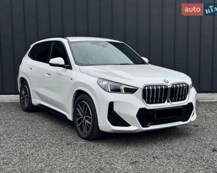 Белый БМВ iX1, объемом двигателя 0 л и пробегом 33 тыс. км за 42900 $, фото 3 на Automoto.ua