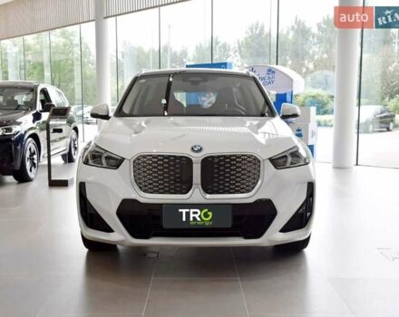 Белый БМВ iX1, объемом двигателя 0 л и пробегом 9 тыс. км за 28000 $, фото 2 на Automoto.ua