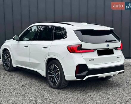 Белый БМВ iX1, объемом двигателя 0 л и пробегом 33 тыс. км за 42900 $, фото 6 на Automoto.ua