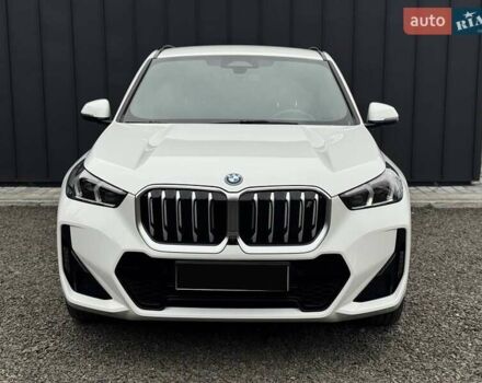 Белый БМВ iX1, объемом двигателя 0 л и пробегом 33 тыс. км за 42900 $, фото 1 на Automoto.ua