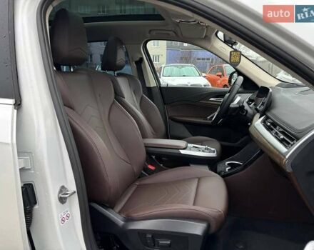 Белый БМВ iX1, объемом двигателя 0 л и пробегом 36 тыс. км за 28000 $, фото 41 на Automoto.ua