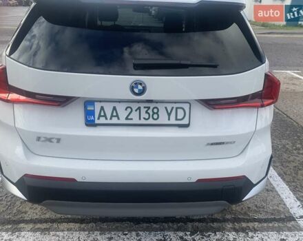 БМВ iX1 2024 у Києві на Automoto.ua Білий БМВ iX1, об'ємом двигуна 0 л та пробігом 1 тис. км за 47000 $, фото 4 на Automoto.ua