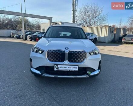 Белый БМВ iX1, объемом двигателя 0 л и пробегом 16 тыс. км за 31000 $, фото 1 на Automoto.ua
