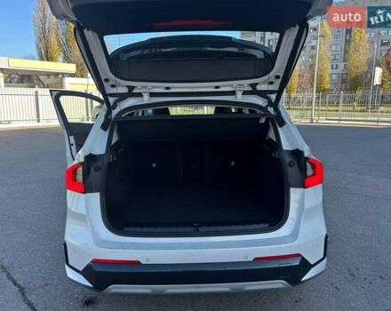 Белый БМВ iX1, объемом двигателя 0 л и пробегом 16 тыс. км за 31000 $, фото 10 на Automoto.ua