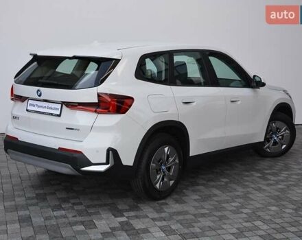 Белый БМВ iX1, объемом двигателя 0 л и пробегом 12 тыс. км за 35412 $, фото 2 на Automoto.ua