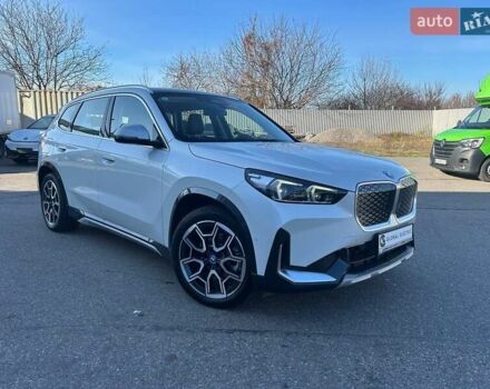 Белый БМВ iX1, объемом двигателя 0 л и пробегом 16 тыс. км за 31000 $, фото 2 на Automoto.ua