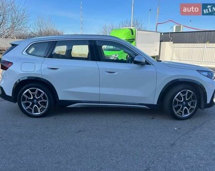 Белый БМВ iX1, объемом двигателя 0 л и пробегом 16 тыс. км за 31000 $, фото 3 на Automoto.ua