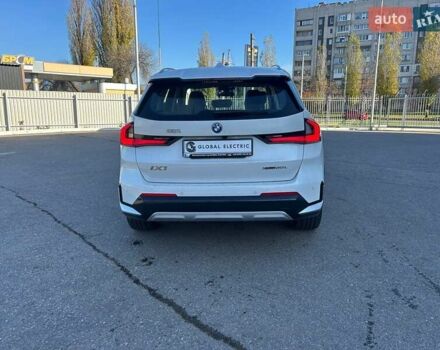 Белый БМВ iX1, объемом двигателя 0 л и пробегом 16 тыс. км за 31000 $, фото 5 на Automoto.ua