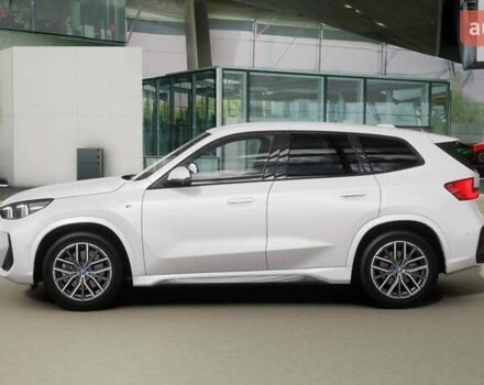 Белый БМВ iX1, объемом двигателя 0 л и пробегом 2 тыс. км за 50149 $, фото 2 на Automoto.ua