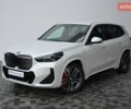 БМВ iX1 2025 в Киеве на Automoto.ua Белый БМВ iX1, объемом двигателя 0 л и пробегом 7 тыс. км за 55426 $, фото 1 на Automoto.ua