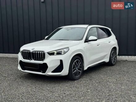 БМВ iX1 2023 в Луцке на Automoto.ua Белый БМВ iX1, объемом двигателя 0 л и пробегом 33 тыс. км за 42900 $, фото 1 на Automoto.ua
