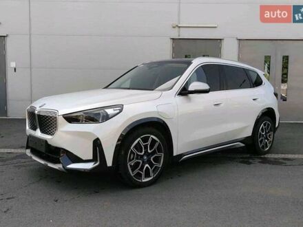 БМВ iX1 2023 в Львове на Automoto.ua Белый БМВ iX1, объемом двигателя 0 л и пробегом 18 тыс. км за 26000 $, фото 1 на Automoto.ua