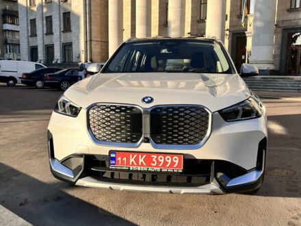 БМВ iX1 2023 в Киеве на Automoto.ua Белый БМВ iX1, объемом двигателя 0 л и пробегом 5 тыс. км за 31900 $, фото 1 на Automoto.ua