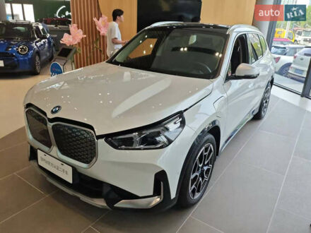 Белый БМВ iX1, объемом двигателя 0 л и пробегом 25 тыс. км за 25000 $, фото 1 на Automoto.ua
