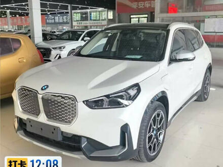 Белый БМВ iX1, объемом двигателя 0 л и пробегом 27 тыс. км за 25000 $, фото 1 на Automoto.ua