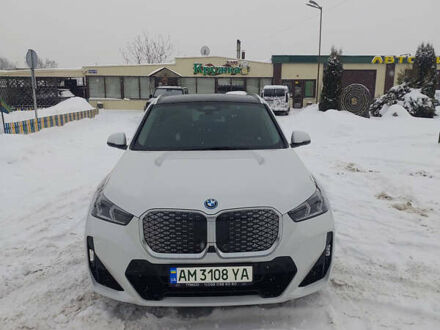 Белый БМВ iX1, объемом двигателя 0 л и пробегом 9 тыс. км за 34000 $, фото 1 на Automoto.ua