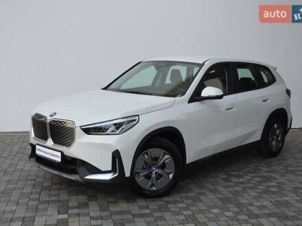 БМВ iX1 2024 в Киеве на Automoto.ua Белый БМВ iX1, объемом двигателя 0 л и пробегом 8 тыс. км за 44865 $, фото 1 на Automoto.ua