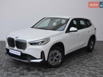 БМВ iX1 2024 в Киеве на Automoto.ua Белый БМВ iX1, объемом двигателя 0 л и пробегом 13 тыс. км за 39014 $, фото 1 на Automoto.ua