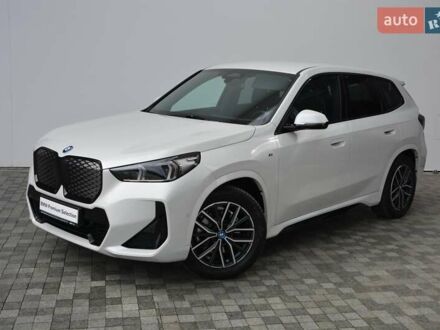 БМВ iX1 2024 в Киеве на Automoto.ua Белый БМВ iX1, объемом двигателя 0 л и пробегом 12 тыс. км за 50692 $, фото 1 на Automoto.ua