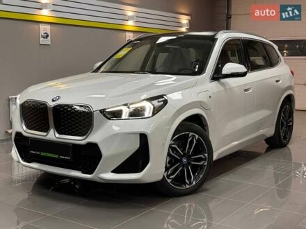 БМВ iX1 2025 в Киеве на Automoto.ua Белый БМВ iX1, объемом двигателя 0 л и пробегом 1 тыс. км за 32599 $, фото 1 на Automoto.ua