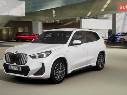 Белый БМВ iX1, объемом двигателя 0 л и пробегом 2 тыс. км за 50149 $, фото 1 на Automoto.ua
