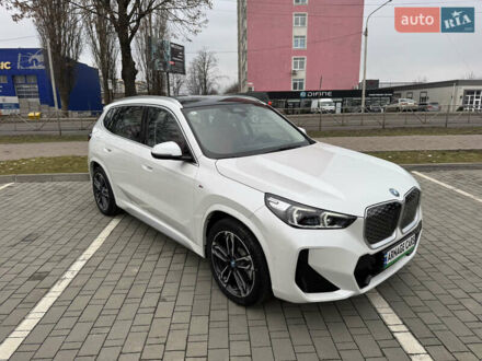 БМВ iX1 2025 в Хмельницком на Automoto.ua Белый БМВ iX1, объемом двигателя 0 л и пробегом 1 тыс. км за 35900 $, фото 1 на Automoto.ua