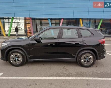 Чорний БМВ iX1, об'ємом двигуна 0 л та пробігом 7 тис. км за 38900 $, фото 4 на Automoto.ua