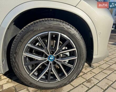 БМВ iX1 2024 в Житомире на Automoto.ua Серый БМВ iX1, объемом двигателя 0 л и пробегом 8 тыс. км за 52031 $, фото 2 на Automoto.ua