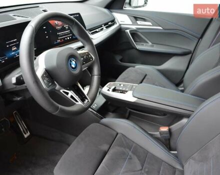 Сірий БМВ iX1, об'ємом двигуна 0 л та пробігом 4 тис. км за 54027 $, фото 4 на Automoto.ua