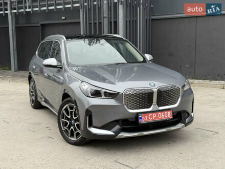 БМВ iX1 2023 в Киеве на Automoto.ua Серый БМВ iX1, объемом двигателя 0 л и пробегом 17 тыс. км за 35000 $, фото 1 на Automoto.ua
