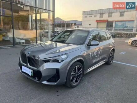 БМВ iX1 2023 в Ивано-Франковске на Automoto.ua Серый БМВ iX1, объемом двигателя 0 л и пробегом 11 тыс. км за 26900 $, фото 1 на Automoto.ua