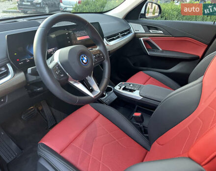 Синий БМВ iX1, объемом двигателя 0 л и пробегом 6 тыс. км за 31500 $, фото 8 на Automoto.ua