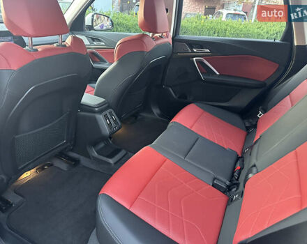 Синий БМВ iX1, объемом двигателя 0 л и пробегом 6 тыс. км за 31500 $, фото 9 на Automoto.ua