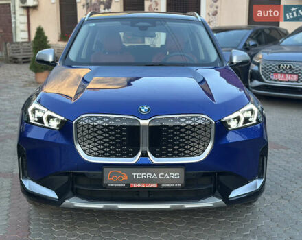 Синий БМВ iX1, объемом двигателя 0 л и пробегом 6 тыс. км за 31500 $, фото 1 на Automoto.ua