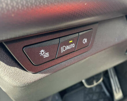 Синій БМВ iX1, об'ємом двигуна 0 л та пробігом 11 тис. км за 48500 $, фото 7 на Automoto.ua