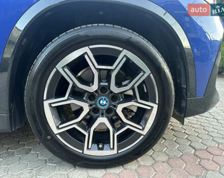 Синий БМВ iX1, объемом двигателя 0 л и пробегом 6 тыс. км за 31500 $, фото 18 на Automoto.ua