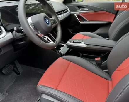 Синий БМВ iX1, объемом двигателя 0 л и пробегом 5 тыс. км за 25999 $, фото 7 на Automoto.ua