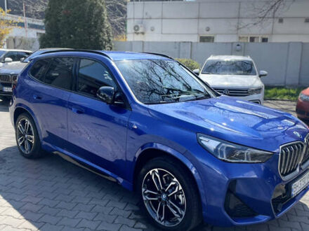 Синий БМВ iX1, объемом двигателя 0 л и пробегом 11 тыс. км за 48500 $, фото 1 на Automoto.ua