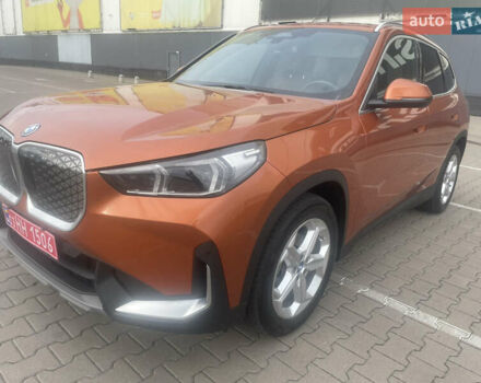 БМВ iX1 2024 в Киеве на Automoto.ua Оранжевый БМВ iX1, объемом двигателя 0 л и пробегом 45 тыс. км за 35000 $, фото 1 на Automoto.ua